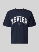 REVIEW T-Shirt mit Label-Print und Rundhalsausschnitt in Marine, Größe...