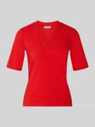 More & More Regular Fit T-Shirt mit V-Ausschnitt in Rot, Größe 34