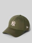 New Era Base Cap mit Motiv-Stitching in Oliv, Größe 1