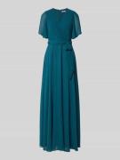 Christian Berg Cocktail Regular Fit Abendkleid mit V-Ausschnitt in Pet...