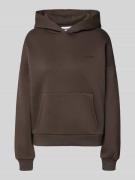 REVIEW Hoodie mit Logo und Känguru-Tasche in Dunkelbraun, Größe L