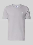 adidas Originals Regular Fit T-Shirt mit Baumwoll-Anteil in Hellgrau, ...