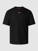 HUGO T-Shirt mit regulärem Schnitt und Label-Print in Black, Größe L