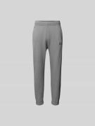 MAISON KITSUNÉ Sweatpants aus reiner Baumwolle in Mittelgrau Melange, ...