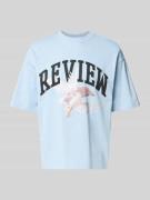 REVIEW T-Shirt mit Logo- und Motiv-Print in Hellblau, Größe L