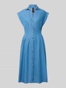 Marc Cain Hemdblusenkleid mit V-Ausschnitt und Knopfleiste in Bleu Mel...