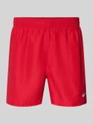Nike Badeshorts mit Logo-Stitching und Eingrifftaschen in Rot, Größe L