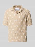 REVIEW Regular Fit Freizeithemd mit Strukturmuster und Kentkragen in B...