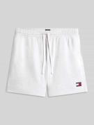 Tommy Jeans Regular Fit Sweatshorts aus Baumwoll-Mix in Hellgrau Melan...