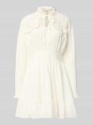 mbyM Knielanges Kleid mit Rüschenbesatz Modell 'Gilara' in Weiss, Größ...