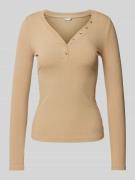 Guess Longsleeve in Ripp-Optik Modell 'KYLA' in Sand, Größe S