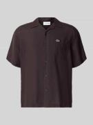 Lacoste Relaxed Fit Leinenhemd mit Resortkragen in Schoko, Größe 39