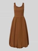 Rich & Royal Knielanges Bubble Kleid mit Karree-Ausschnitt in Cognac, ...