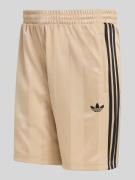 adidas Originals Regular Fit Trainingsshorts mit Logo-Stitching in Bei...