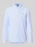 Superdry Regular Fit Freizeithemd mit Logo-Stitching in Hellgruen, Grö...