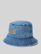 Guess Hut in Denim-Optik mit Label-Applikation in Jeansblau, Größe L