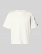 REVIEW T-Shirt mit Rundhalsausschnitt und Logo-Stitching in Offwhite, ...