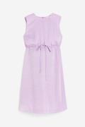 H&M MAMA Kleid mit Bindegürtel Flieder, Kleider in Größe XS. Farbe: Li...