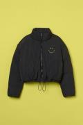 H&M+ Kurzes Puffer Jacket Schwarz/Smiley®, Jacken in Größe 4XL. Farbe:...