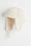 H&M Mütze aus Teddyfleece mit Ohrenklappen Naturweiß, Hut in Größe 128...